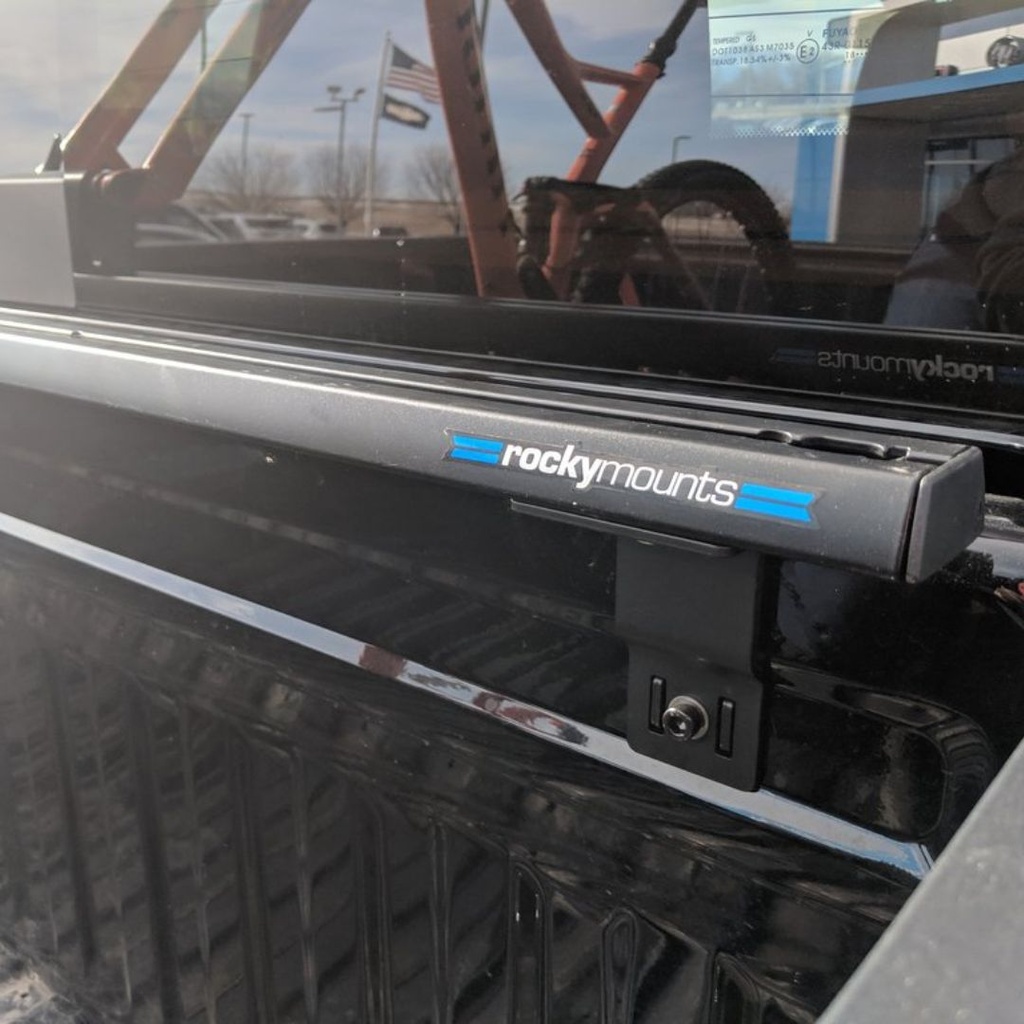 ROCKYMOUNTS RIEL PARA BAQUITAS PARA CAJA  DE  CHEVROLET SILVERADO / GMC SIERRA (2014-2019)